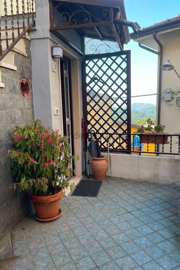 appartamento in vendita a Follo in zona Carnea