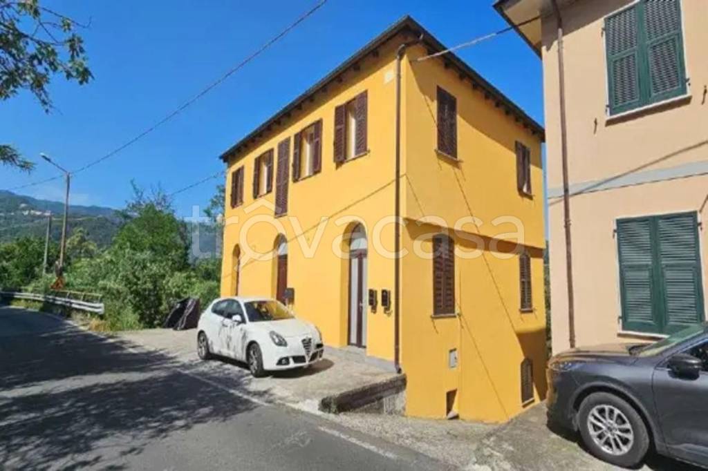 appartamento in vendita a Follo in zona Piana Battolla
