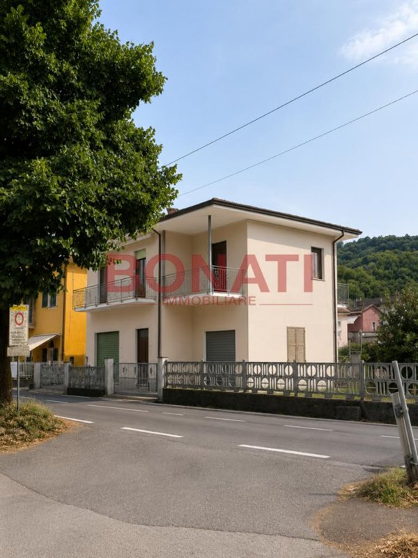 casa indipendente in vendita a Follo