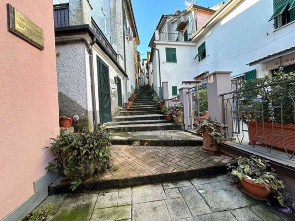 appartamento in vendita a Follo in zona Bastremoli