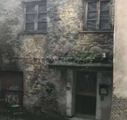 appartamento in vendita a Follo in zona Carnea