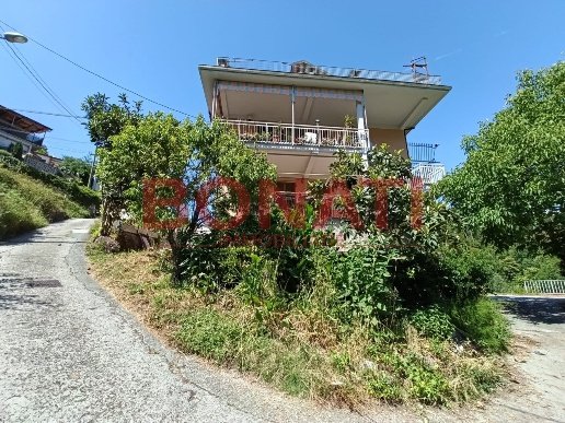 appartamento in vendita a Follo in zona Valdurasca
