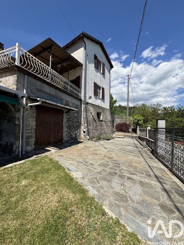 casa indipendente in vendita a Follo in zona Sorbolo