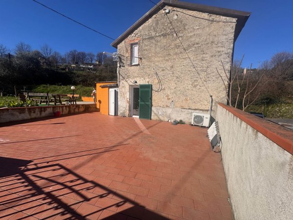 appartamento in vendita a Follo in zona Piano di Follo