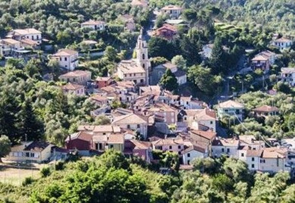 appartamento in vendita a Follo in zona Bastremoli
