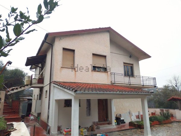 casa indipendente in vendita a Follo in zona Sorbolo