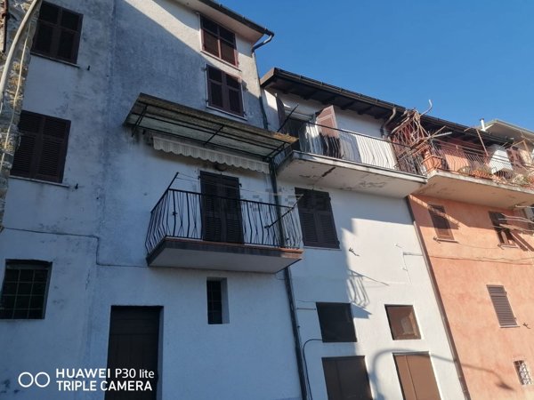 appartamento in vendita a Follo in zona Follo Alto