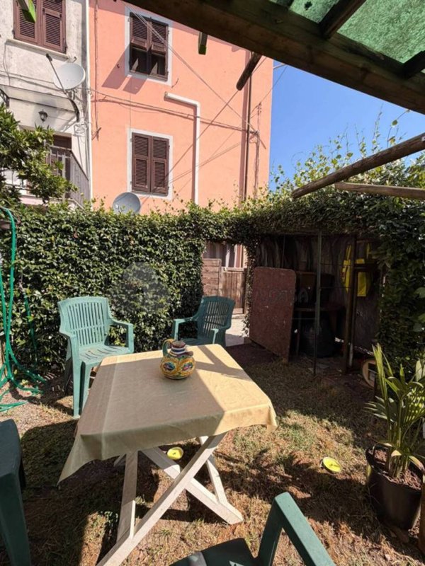 casa indipendente in vendita a Follo in zona Piano di Follo