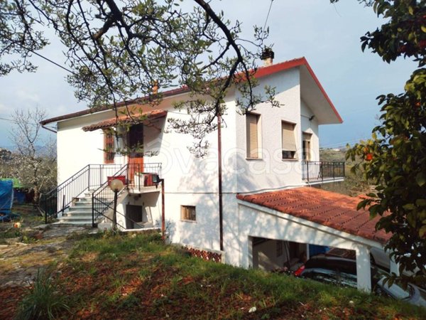 casa indipendente in vendita a Follo in zona Sorbolo