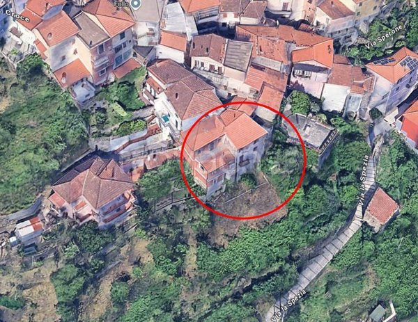 appartamento in vendita a Follo in zona Carnea