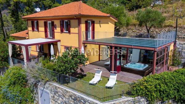 casa indipendente in vendita a Framura in zona Anzo