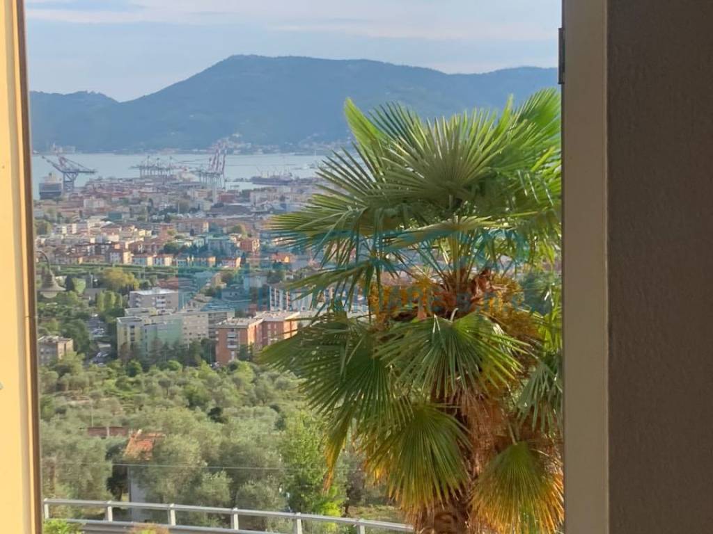appartamento in vendita a La Spezia in zona Carozzo