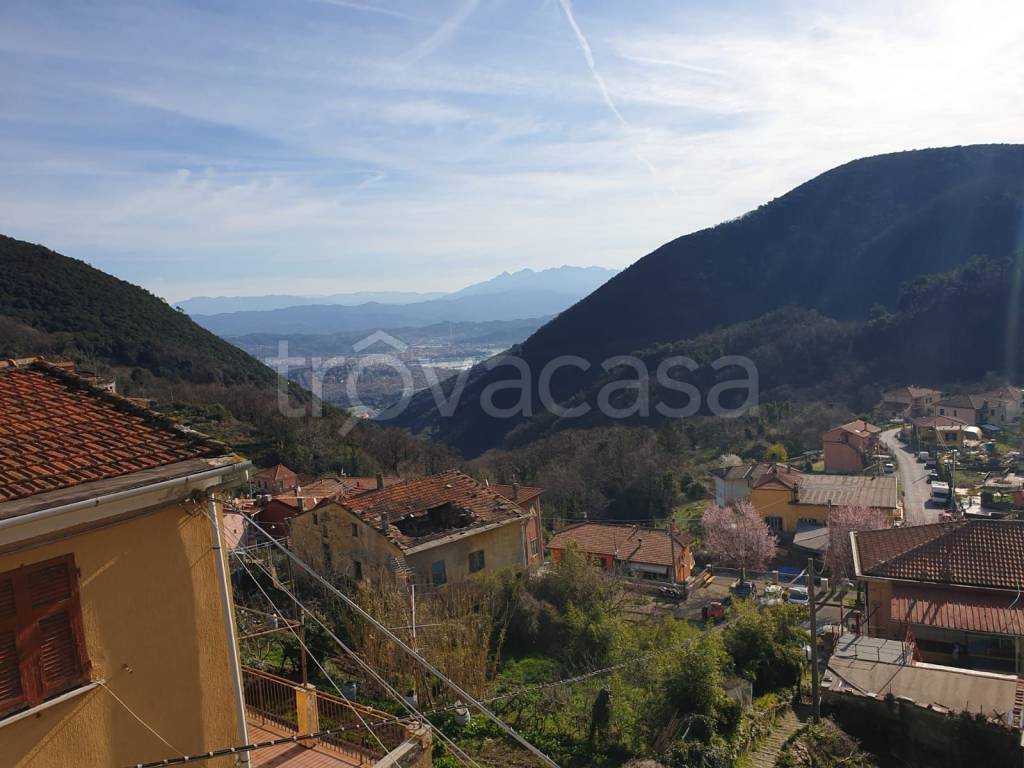 appartamento in vendita a La Spezia in zona Biassa