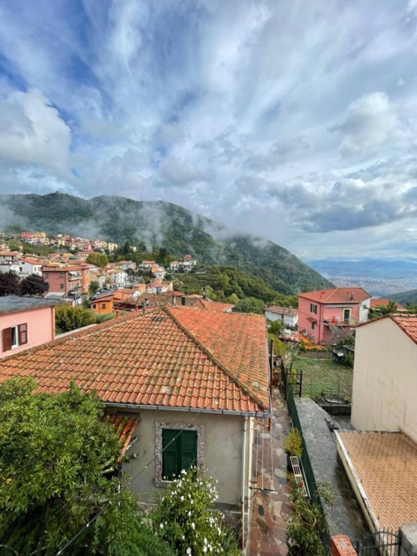 appartamento in vendita a La Spezia in zona Biassa