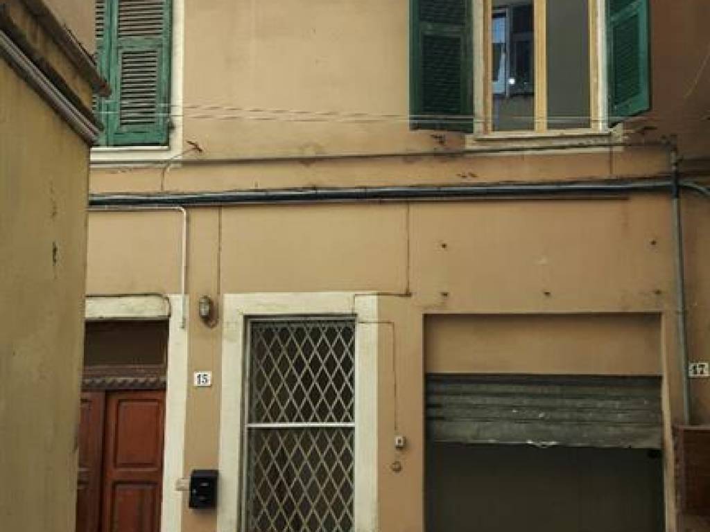 negozio in vendita a La Spezia in zona Chiappa