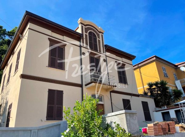 casa indipendente in vendita a La Spezia in zona Ruffino