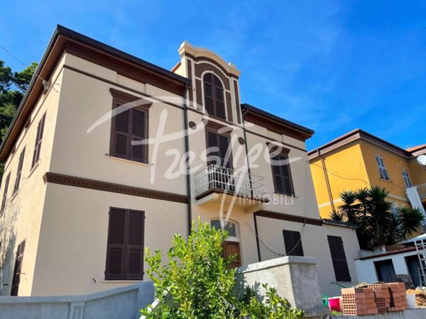 casa indipendente in vendita a La Spezia in zona Ruffino