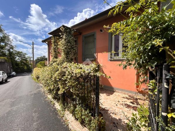 casa indipendente in vendita a La Spezia in zona Valdellora