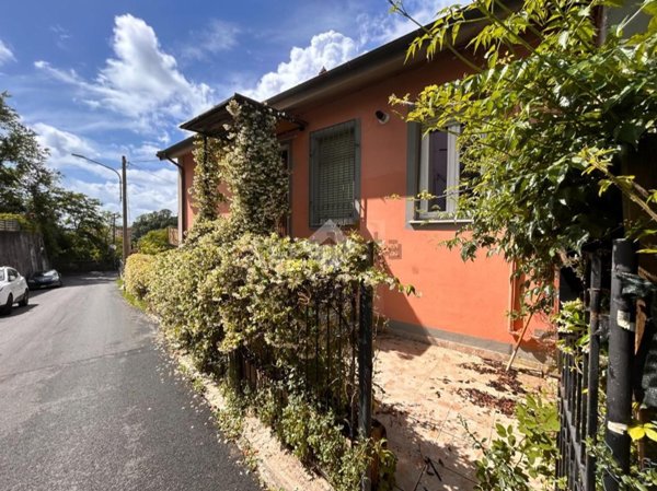 casa indipendente in vendita a La Spezia in zona Valdellora