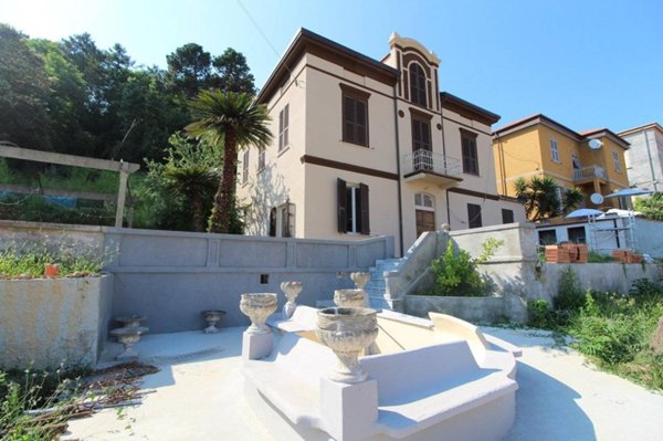 casa indipendente a La Spezia in zona Canaletto / Buonviaggio / Migliarina