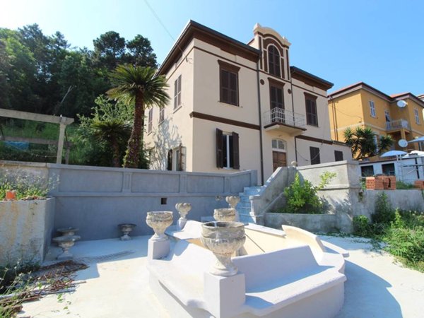 casa indipendente a La Spezia in zona Canaletto / Buonviaggio / Migliarina