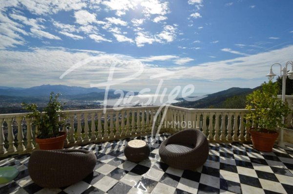 casa indipendente in vendita a La Spezia in zona La Foce / Sant'Anna
