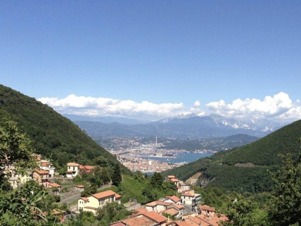 casa indipendente in vendita a La Spezia in zona Chiappa