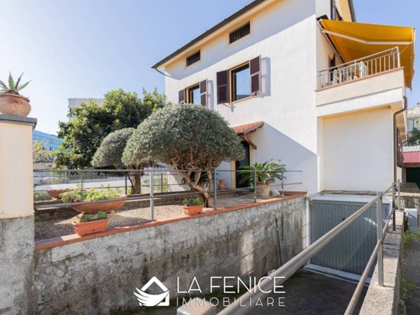 casa indipendente a La Spezia in zona Canaletto / Buonviaggio / Migliarina