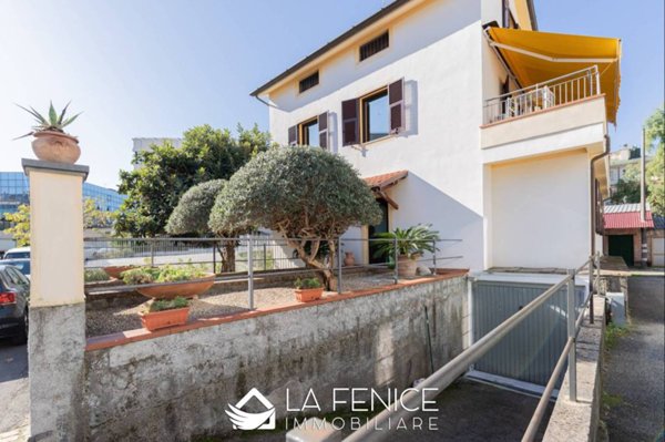 casa indipendente a La Spezia in zona Canaletto / Buonviaggio / Migliarina