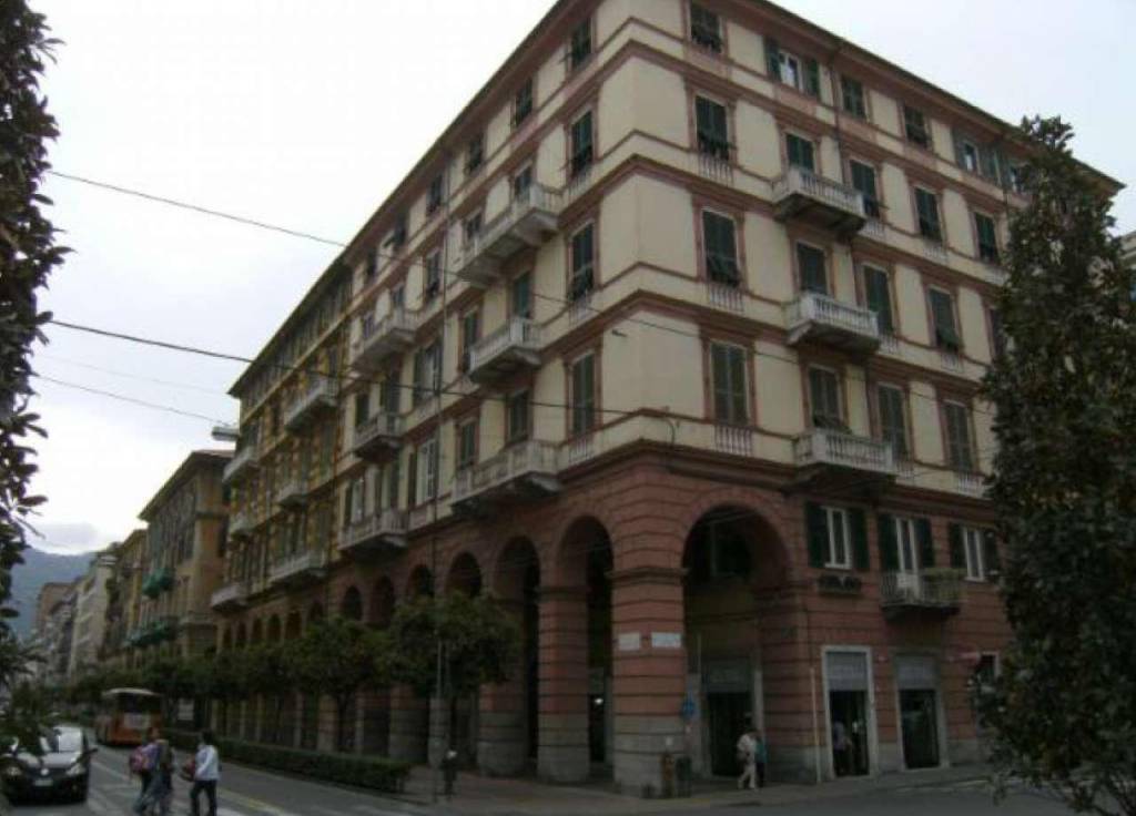 negozio in vendita a La Spezia in zona Centro Storico