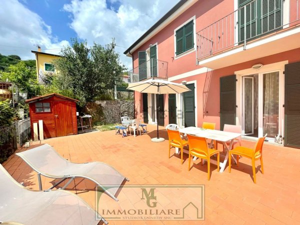 casa indipendente in vendita a La Spezia in zona Chiappa