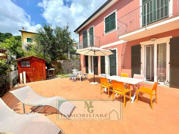 casa indipendente in vendita a La Spezia in zona Chiappa