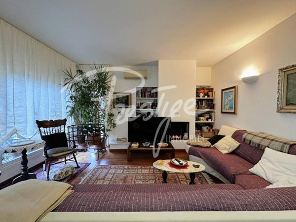casa indipendente in vendita a La Spezia in zona Chiappa