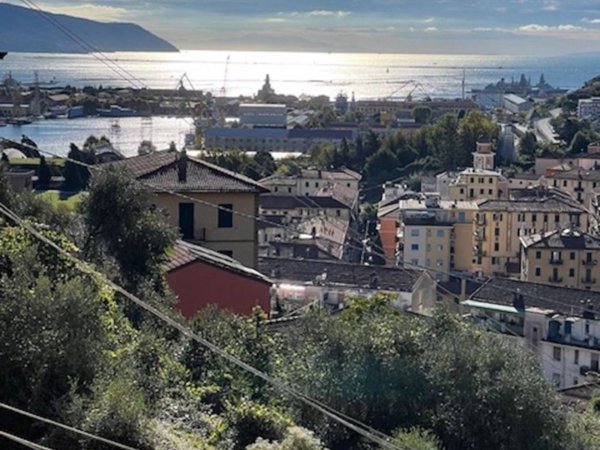 appartamento in vendita a La Spezia in zona Biassa