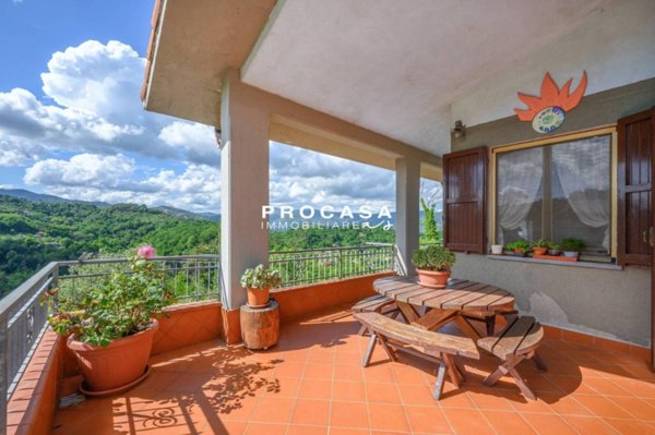 casa indipendente a La Spezia in zona Canaletto / Buonviaggio / Migliarina