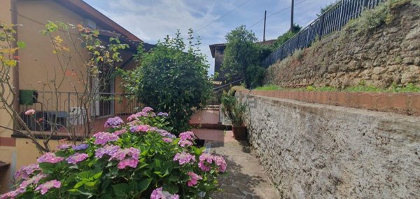 casa indipendente in vendita a La Spezia in zona Chiappa