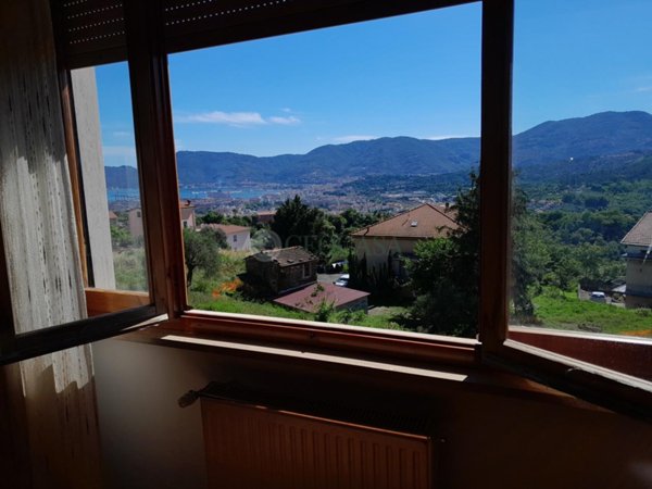 casa indipendente in vendita a La Spezia in zona Carozzo