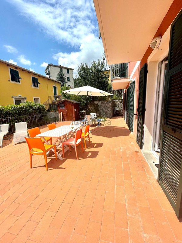 casa indipendente in vendita a La Spezia in zona Chiappa