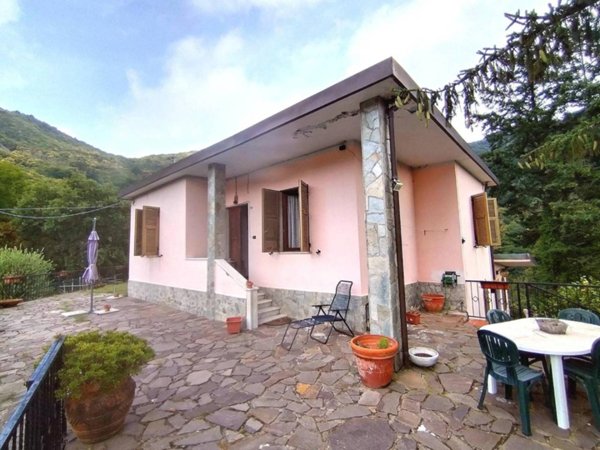 casa indipendente in vendita a La Spezia in zona Biassa