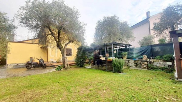 casa indipendente a La Spezia in zona Canaletto / Buonviaggio / Migliarina