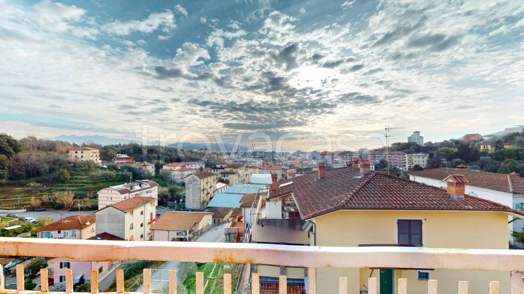appartamento in vendita a La Spezia in zona Canaletto / Buonviaggio / Migliarina