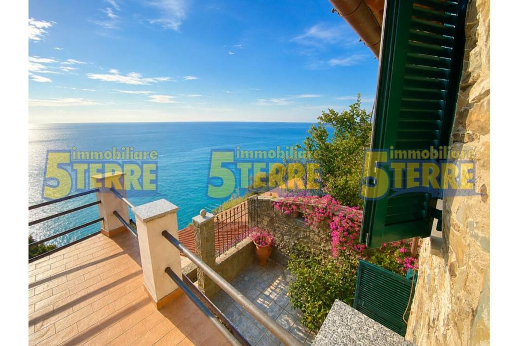 casa indipendente in vendita a La Spezia in zona Schiara