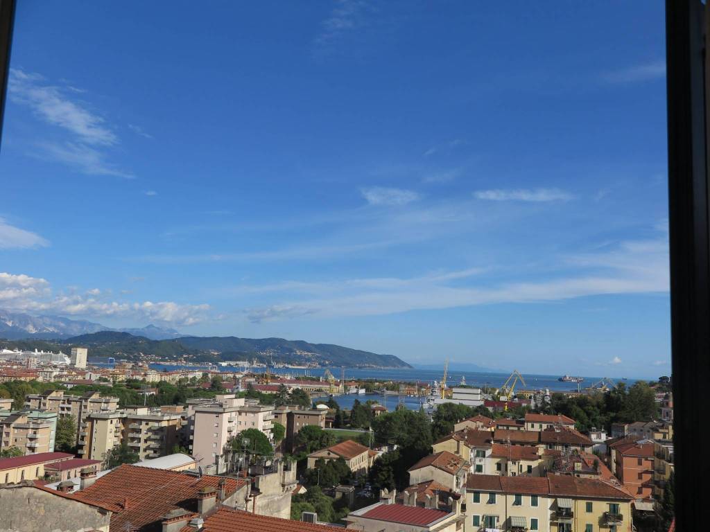 appartamento in vendita a La Spezia in zona Biassa