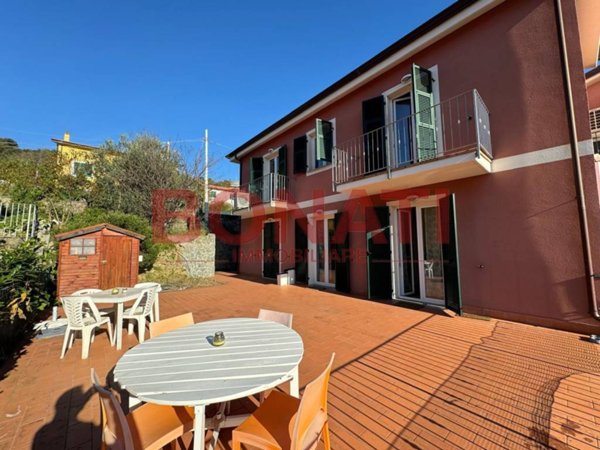 casa indipendente in vendita a La Spezia in zona Chiappa