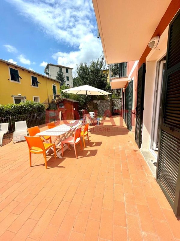 casa indipendente in vendita a La Spezia in zona Chiappa