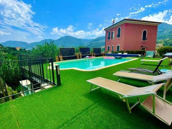 casa indipendente in vendita a La Spezia in zona Chiappa