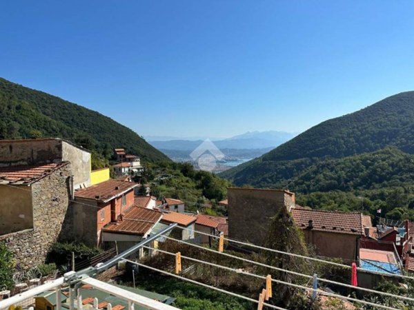 casa indipendente in vendita a La Spezia in zona Marola