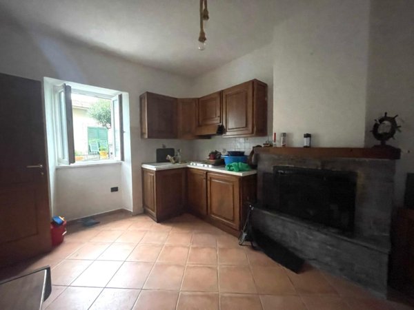 appartamento in vendita a La Spezia in zona Biassa
