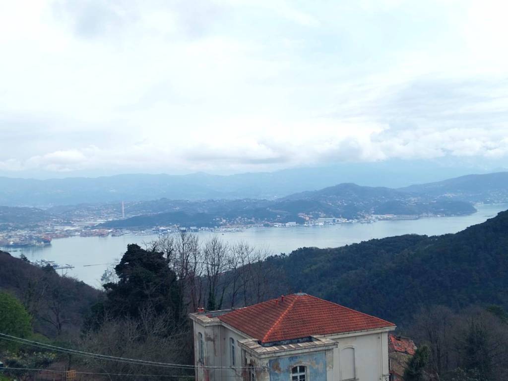 casa indipendente in vendita a La Spezia in zona Marola