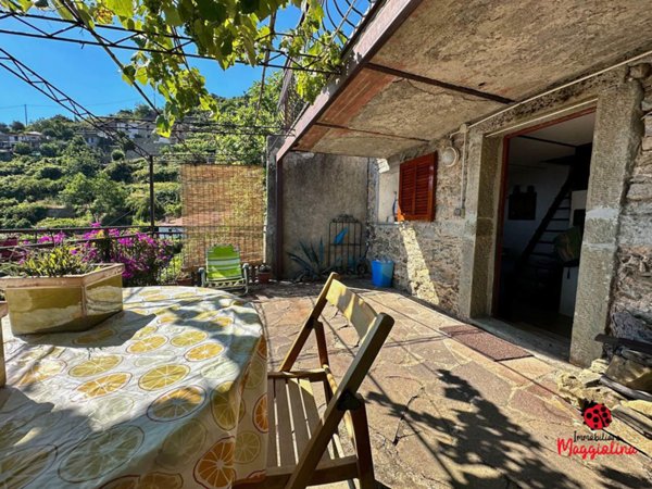 casa indipendente in vendita a La Spezia in zona Marola